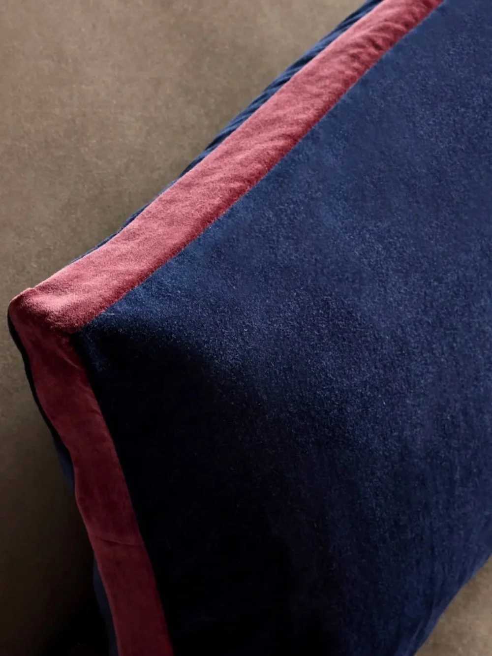 NWT Quince Contrast Velvet Edge Pillow Cover, 12 X 20 (Navy/Bordeaux)
